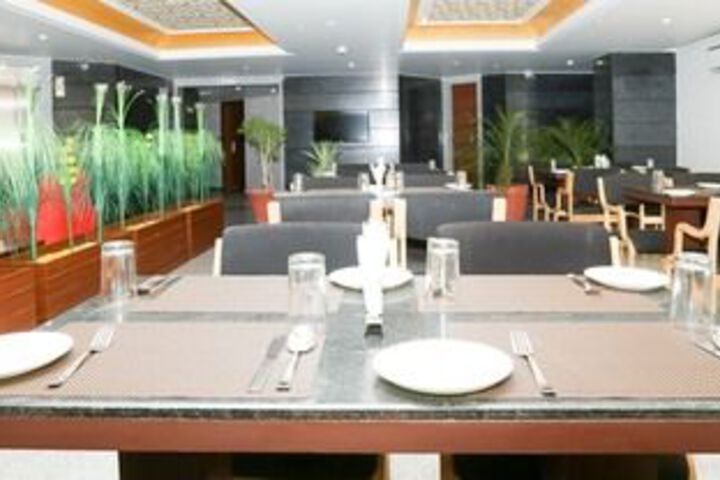 Dining 33 of 34