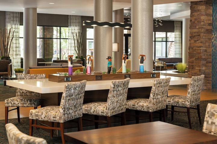Lobby lounge