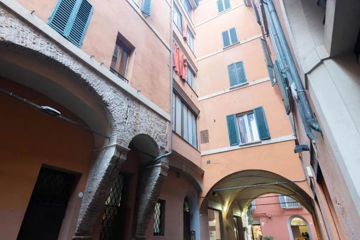 Exterior of Battibecco in Bologna