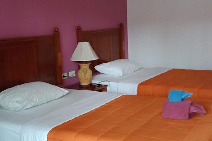 Room 12 of 100