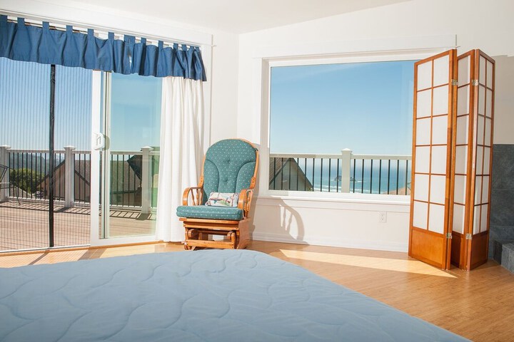Room 6 of 9