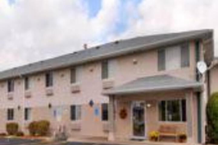 Super 8 Malone in Malone, NY