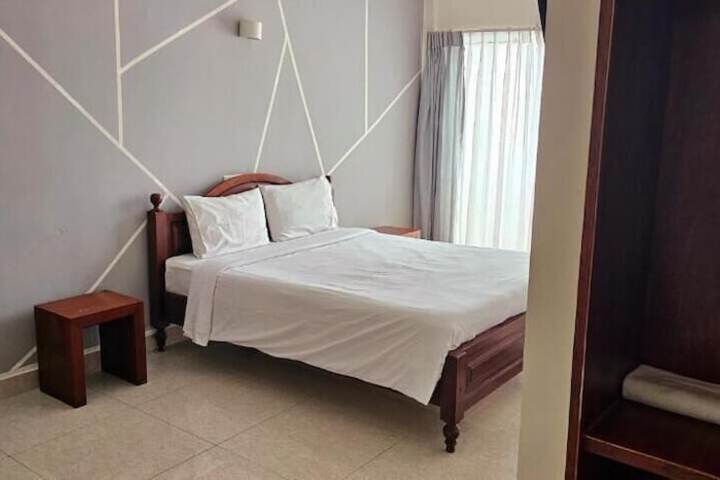 Room 5 of 12