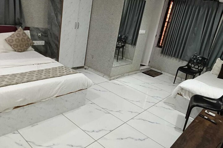 Room 2 of 9