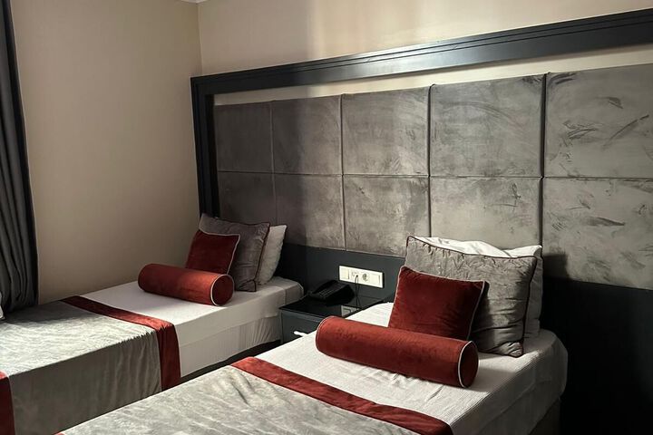 Room 8 of 12