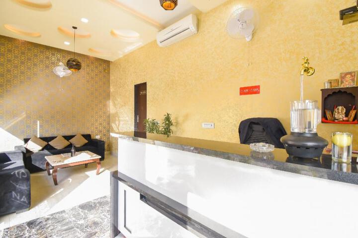 Capital O 38718 Hotel Krishna Pride