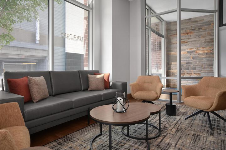Lounge 60 of 72