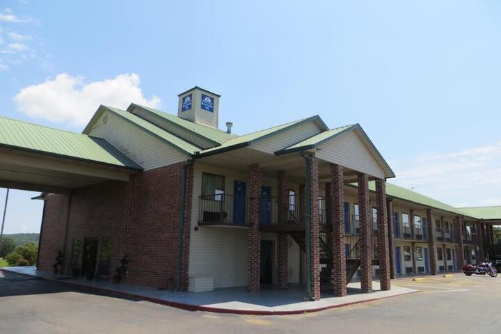 Business Center 18 of 20