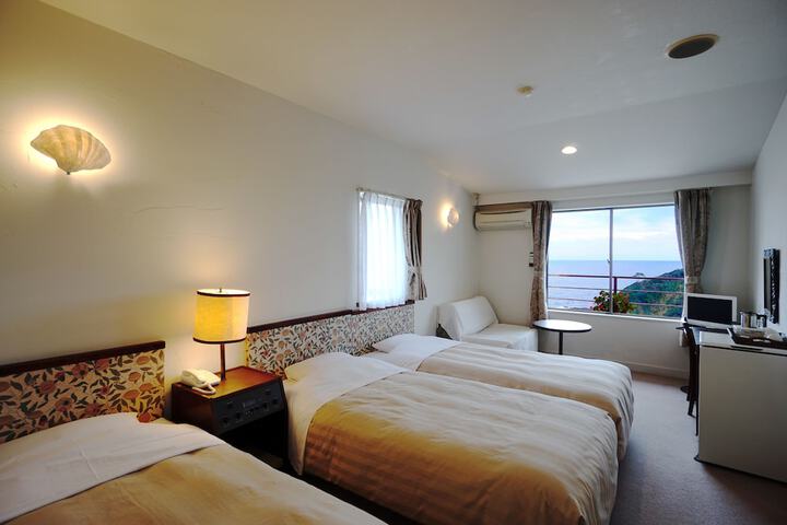 Room 3 of 31