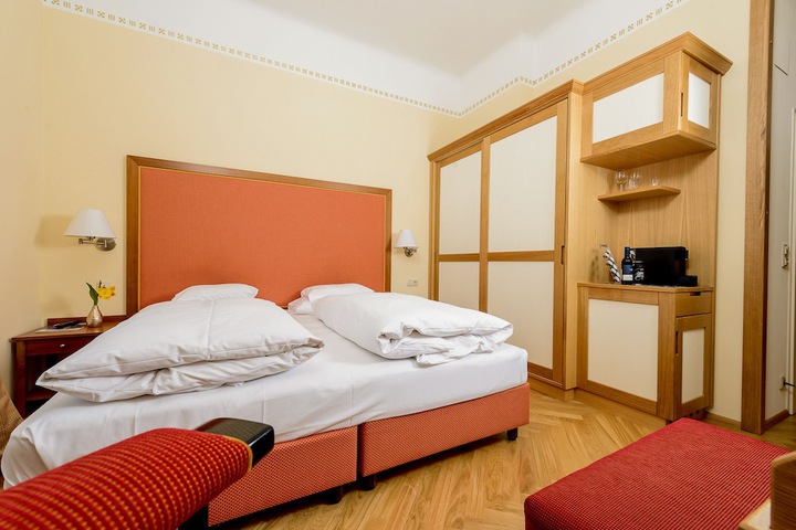 Room 5 of 50
