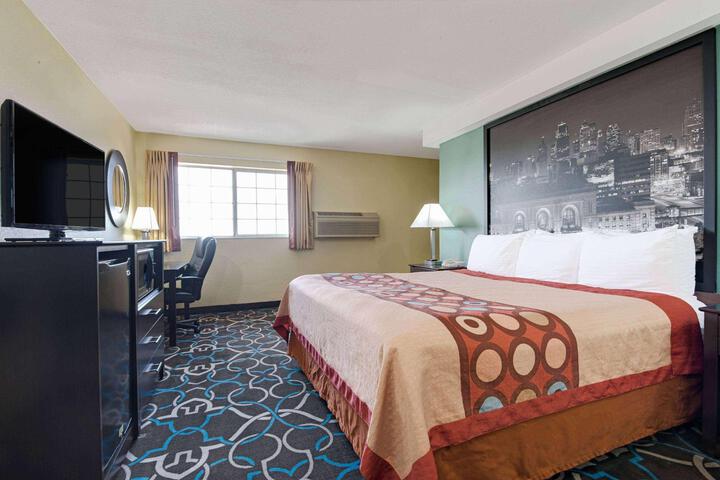1 King Bed Accessible (9 of 10)