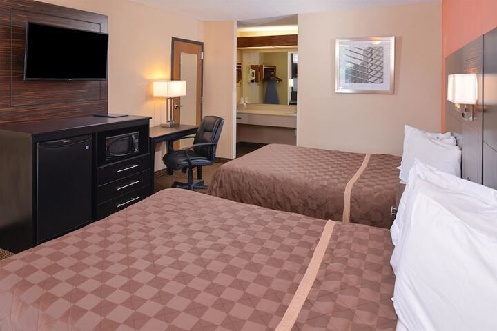 2 Double Beds (1 of 6)
