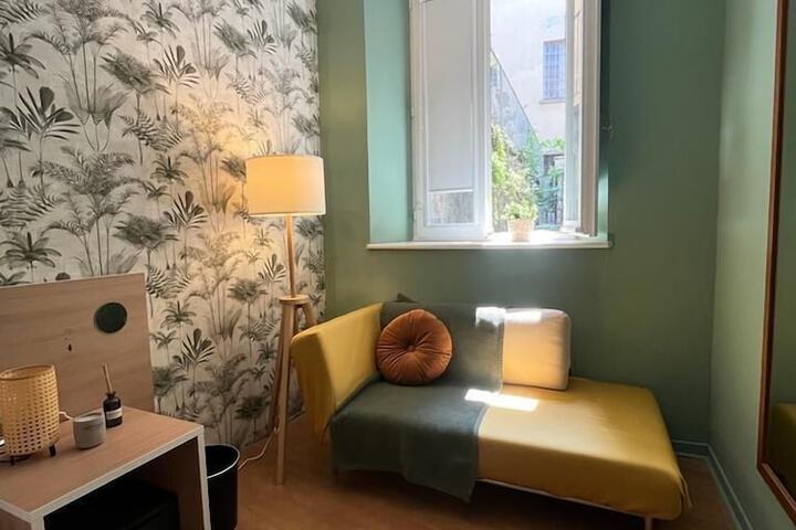Room 8 of 37