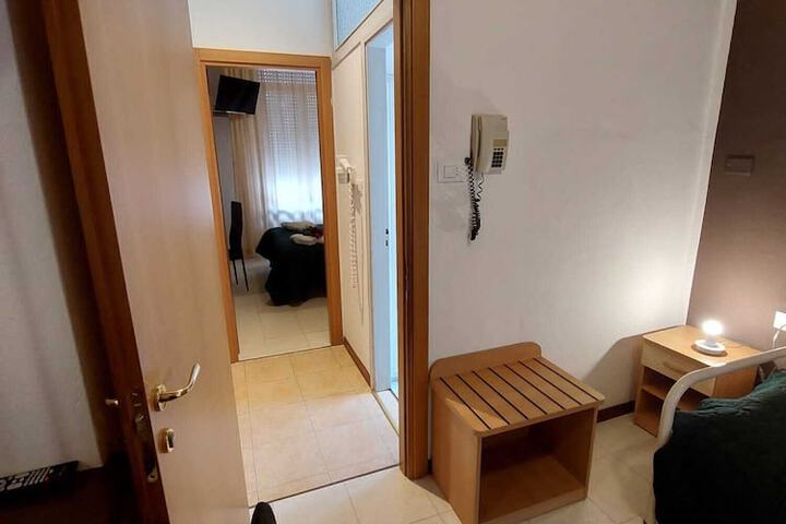 Room 13 of 22
