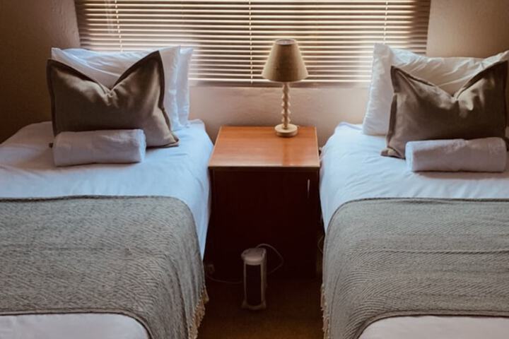 Room 2 of 6
