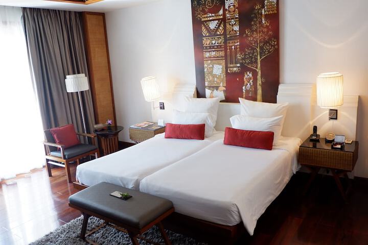 Room 27 of 143