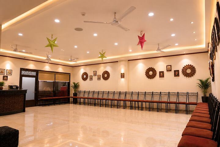 Ballroom/Hall 38 of 47