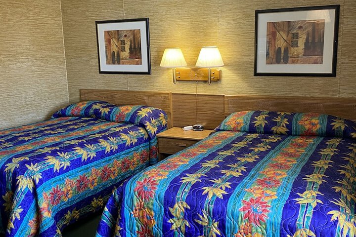 2 Double Beds (1 of 17)