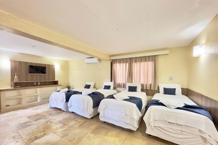 Room 2 of 27
