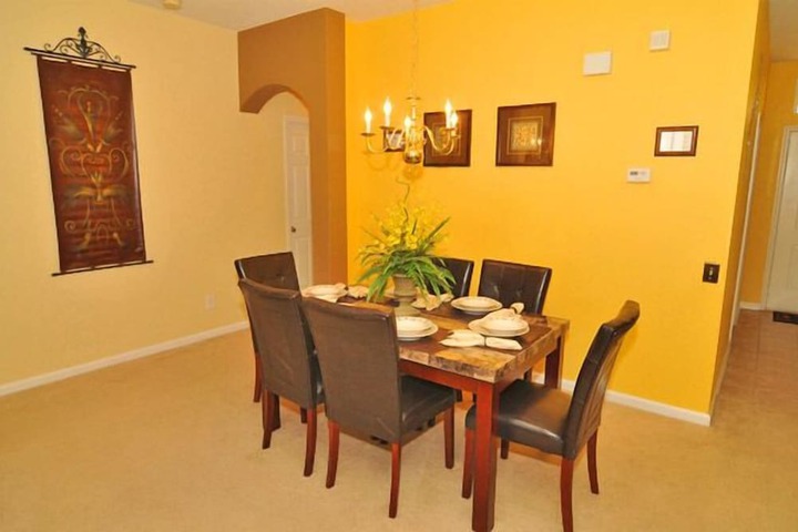 Dining 19 of 25
