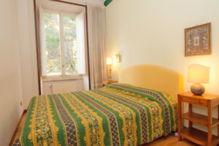 Room 8 of 16
