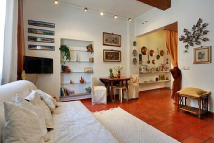 Room 4 of 9