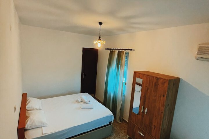 Room 15 of 44