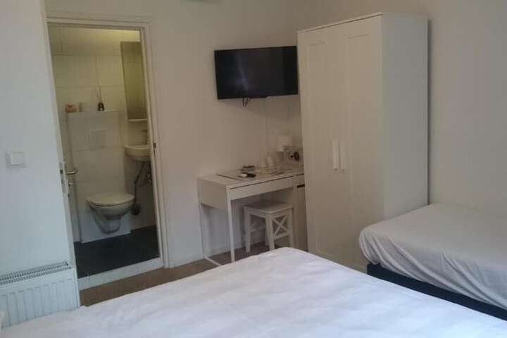 Room 18 of 42