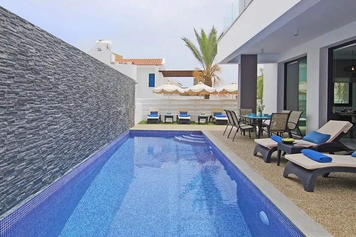 Pool 12 of 18