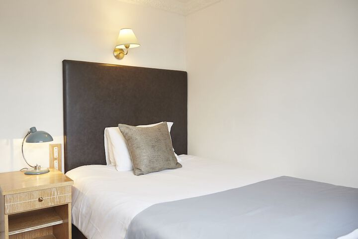 Room 3 of 43