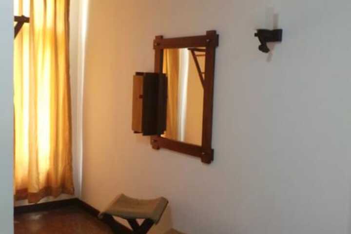 Room 7 of 18