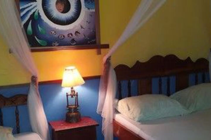 Room 4 of 8