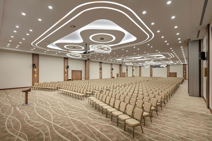 Business Center 153 of 189