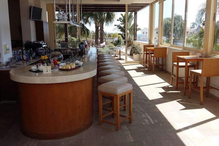 Lounge 55 of 70