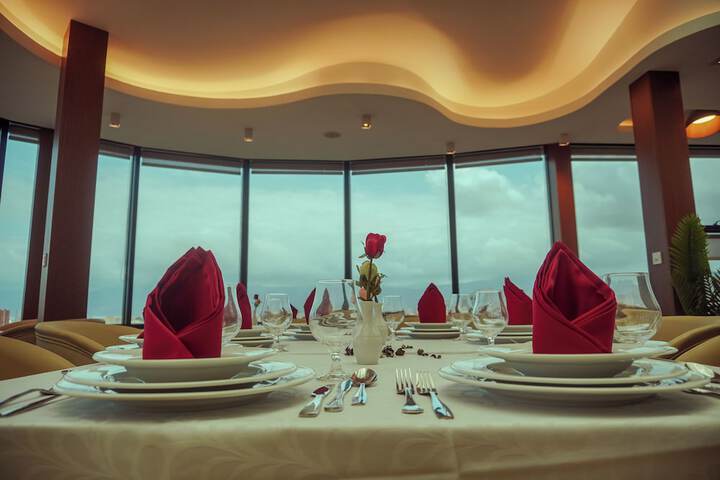 Dining 10 of 17