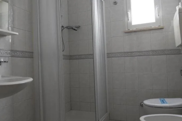 Room 8 of 14