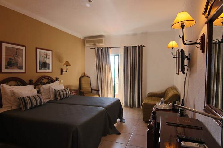 Room 10 of 52