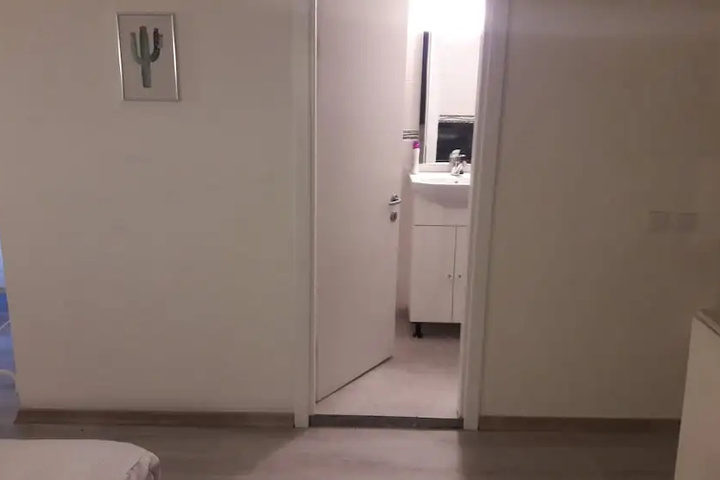 Room 2 of 17