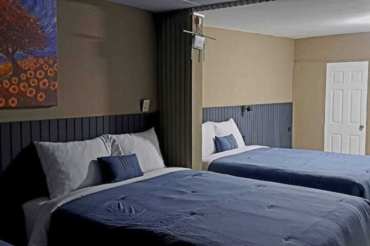 Room 4 of 34
