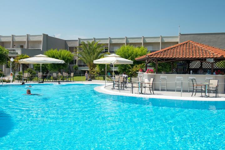 Pool 41 of 65