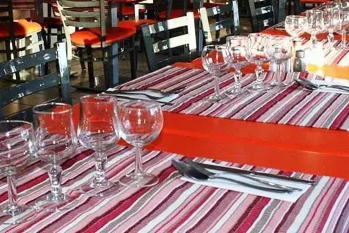 Dining 9 of 10