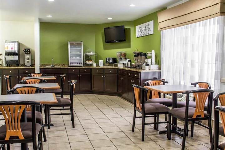 Dining Photos