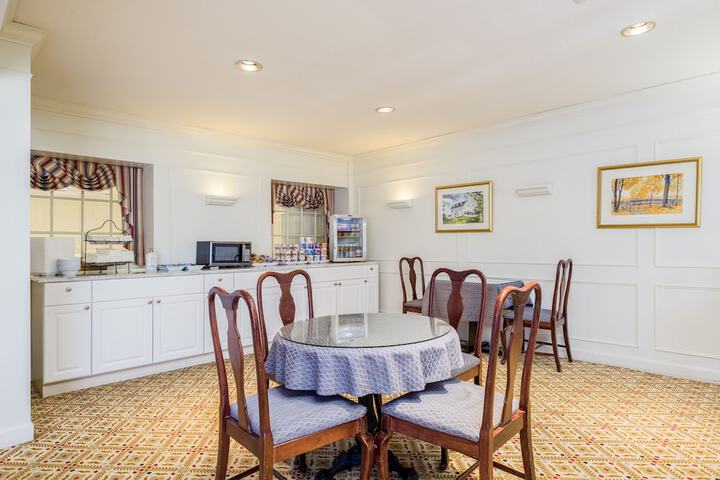 Breakfast area