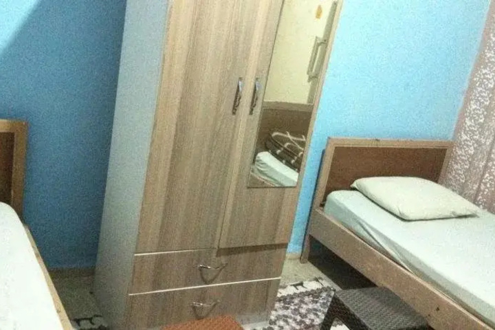 Room 8 of 10