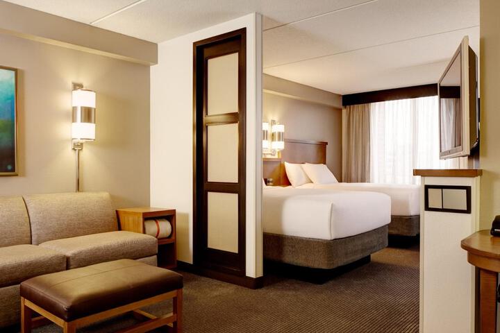 2 Queen Beds High Floor (6 of 6)
