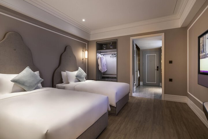 Room 10 of 20