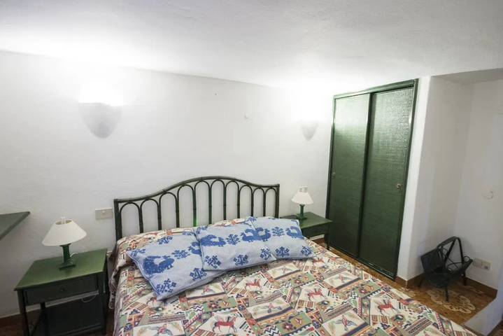 Room 2 of 12