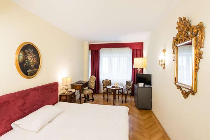 Room 10 of 61
