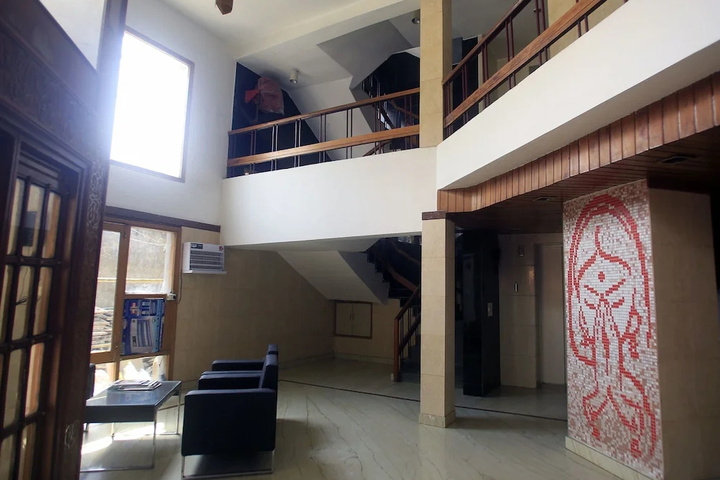 Room 8 of 11
