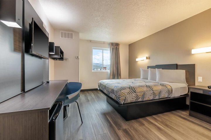 Room 4 of 24
